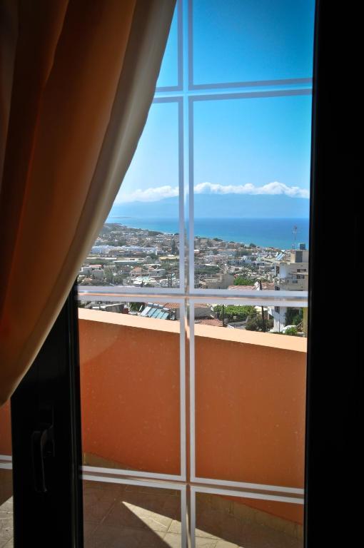 Orsalia Luxury Suites Platanés Quarto foto