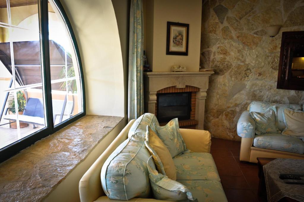 Orsalia Luxury Suites Platanés Quarto foto