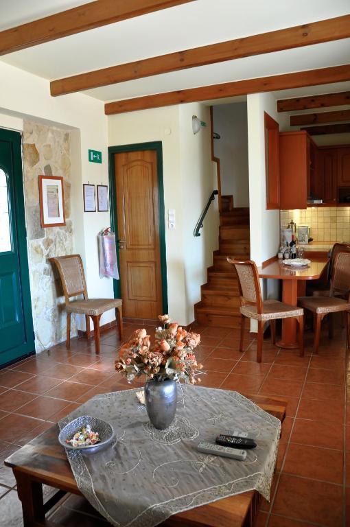 Orsalia Luxury Suites Platanés Quarto foto